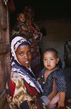 SOMALIA, Habare Village, Portrait of mother and child