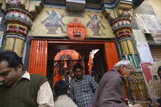INDIA, Uttar Pradesh, Varanasi , Worshippers enter and leave Kala Bhairava Temple