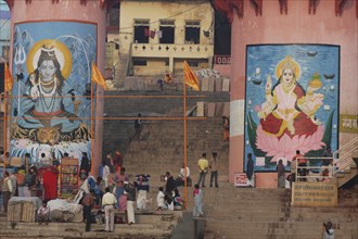 INDIA, Uttar Pradesh, Varanasi , Murals of Shiva and Parbati at Dashaswamedh Ghat with Hindu