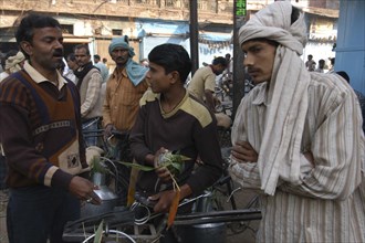 INDIA, Uttar Pradesh, Varanasi, Milk sellers argue about prices