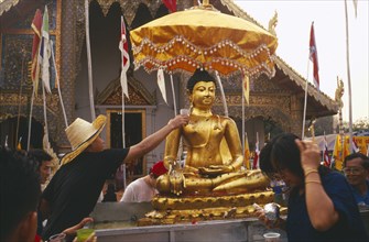 THAILAND, Chiang Mai, Wat Phra Singh, Sihing Buddha statue being bathed with lustral water