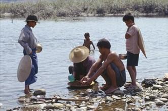 MYANMAR, Kachin State, Manhkring, Kachin people panning for Gold in the upper Ayeyarwady River