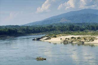 MYANMAR, Kachin State, Myitsung, View over the Upper Ayeyarwady River south of the confluence with
