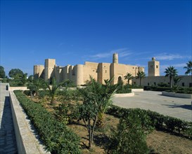 TUNISIA, Monastir, City fortress and tower of mosque.