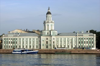 RUSSIA, St Petersburg, View over the River Neva toward boat moored by riverside architecture