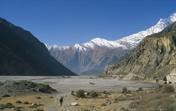 NEPAL, Annapurna Region, Kali Gandaki Gorge, Trekking through deep gorge formed by the Kali Gandaki