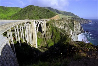 USA, California, Big Sur National Park, View along Bixby Bridge along Highway 1 and the coastline