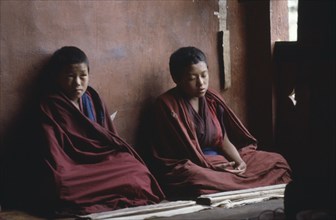 BHUTAN, Kurje Temple, Novice monks learning scriptures.