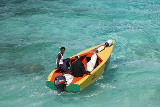 WEST INDIES, St Vincent & The Grenadines, Tobago Cays, Water taxi from Union Island