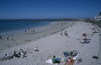 UNITED KINGDOM, Channel Islands, Guernsey, Castel. Cobo Bay. Sandy beach with sunbathers