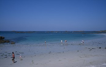 UNITED KINGDOM, Channel Islands, Guernsey, Castel. Cobo Bay. View across beach towards sea with