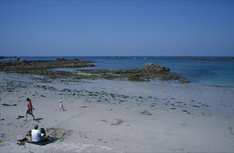 UNITED KINGDOM, Channel Islands, Guernsey, Castel. Cobo Bay. View across beach with families on the