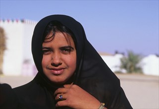 OMAN, Central, "Bedu woman, wearing a black head scarf."