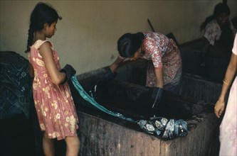 SRI LANKA, Arts, Batik, Girls dyeing batik cloth.