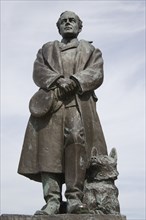 ENGLAND, Hampshire, Portsmouth, Statue by Kathleen Scott of her husband Robert Falcon Scott also