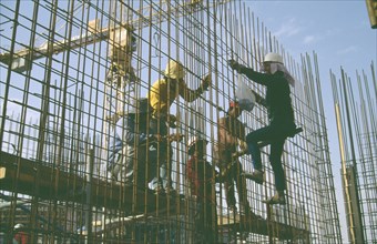 SAUDI ARABIA, Work, Construction workers on building site.