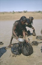 SUDAN, Kordofan Province, Kababish tribeswomen collecting water.