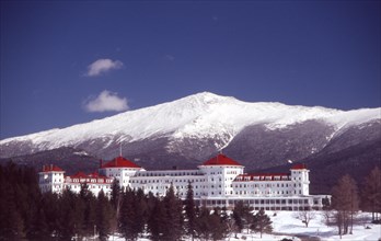 USA, New Hampshire, Bretton Woods, "Mount Washington Hotel, large white building with red roof,