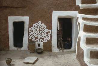MAURITANIA, Oualata, Traditional mud architecture decorated with bas relief motif of applied gypsum
