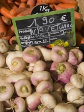 FRANCE, Deux Sevres Region, Poitiers, Turnips and carrots on sale at the market in the town of