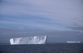 ANTARCTICA, Amundsen Sea, Icebergs on open water