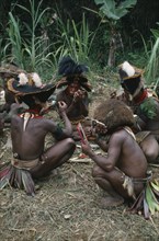 PACIFIC ISLANDS, Melanesia, Papua New Guinea, Southern Highlands.Tari. Huli Tribemen painting faces