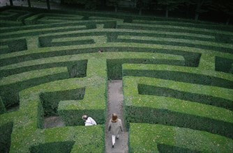 ITALY, Veneto, Stra, Visitors in a green hedge maze at Villa Pisani
