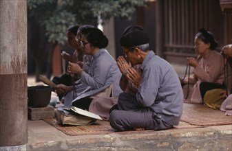 VIETNAM, Worship, Buddhist worshippers.