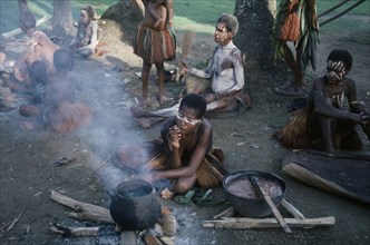 PACIFIC ISLANDS, Melanesia, Papua New Guinea, Sepik. Kara wari River. Arambak people making Sago