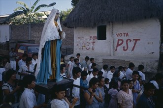 MEXICO, Oaxaca, Santiago Pinotepa Nacional, Statue of the Virgin Mary is carried through street