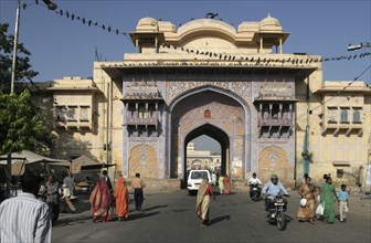 INDIA, Rajasthan, Jaipur, City Palace Gate