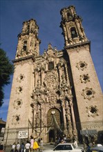 MEXICO, Guerrero, Taxco del Alarcon, Church of San Sebastian and Santa Prisca.