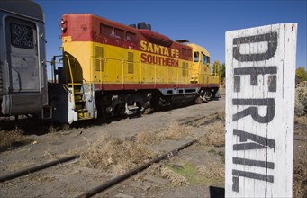 USA, New Mexico, Santa Fe, Old Santa Fe Southern railway engine beside a Derail sign