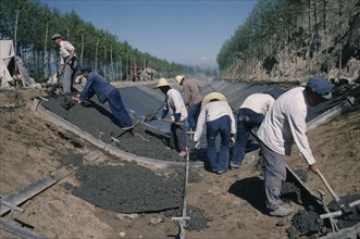 CHINA, Qinghai, Hungzhong County, Men building irrigation canal. WFP Project
