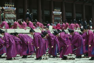 SOUTH KOREA, Religion, Buddhism, Homage being paid at the shrine containing the memorial tablets of