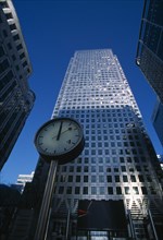 ENGLAND, London, Canary Wharf. The tower at 1 Canada Square with clock in the foreground.