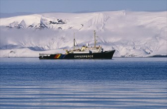 ANTARCTICA, Ships, Greenpeace cruise of research stations