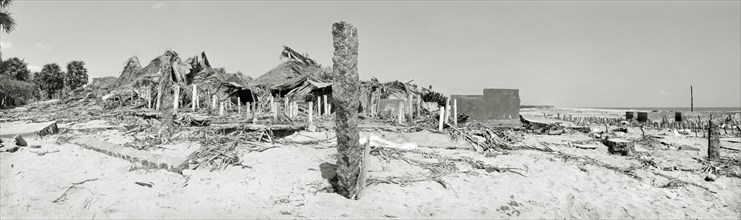 INDIA, Tamil Nadu, A fishing village lies destroyed by the Indian Ocean Tsunami of December 26th