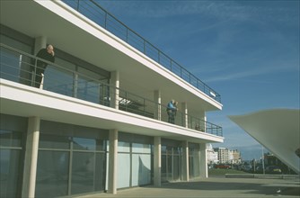 ENGLAND, East Sussex, Bexhill on Sea, De La Warr Pavilion. Exterior view of visitors on balcony