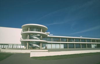 ENGLAND, East Sussex, Bexhill on Sea, De La Warr Pavilion. Exterior view from seafront towards back