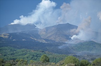 ITALY, Sicily, Mount Etna, Eruptions at the Monti Calcarazzi fissure on the southern flank of Mount