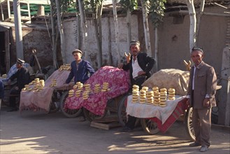 CHINA, Xinjiang Province, Kashgar, Bagel sellers