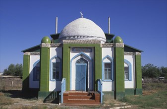 KAZAKHSTAN, Kyzlorda, The front of a Muslim mosque.