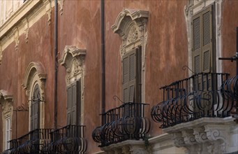 ITALY, Sicily, Syracuse, Detail of ornate windows and balconies