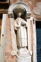 ITALY, Veneto, Venice, One of the three stone statues of Moors which gave the name to Campo dei