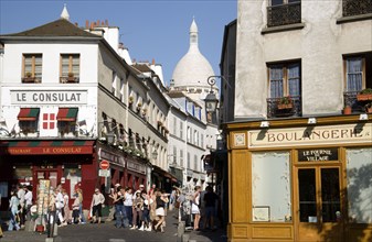 FRANCE, Ile de France, Paris, Montmartre Tourists in the narrow streets by the Restaurant Le