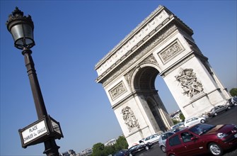 FRANCE, Ile de France, Paris, Traffic around the Arc de Triomphe in Place Charles de Gaulle with a
