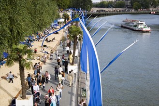 FRANCE, Ile de France, Paris, The Paris Plage urban beach. People strolling between the River Seine