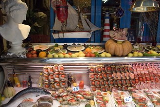 FRANCE, Ile de France, Paris, A window display in a seafood restaurant on the Left Bank