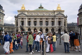 FRANCE, Ile de France, Paris, Tourists outside the Opera
